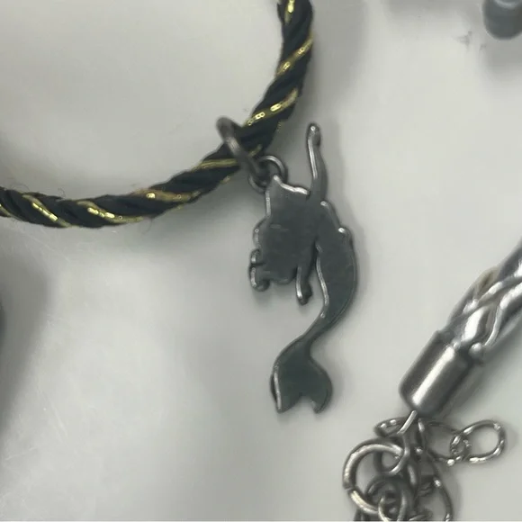 Lot of 5 Disney bracelets. - Picture 7 of 8